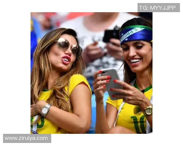 中国足球女球迷热情洋溢的瞬间展现与精彩瞬间的完美结合