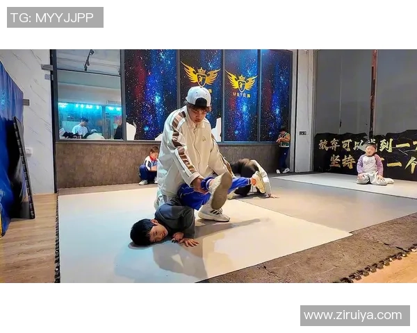 广州街舞队与成都街舞队对决赛后分析节奏与风格的碰撞与启示 广州街舞队与成都街舞队对决赛后分析节奏与风格的碰撞与启示