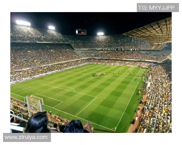 红军精神在绿茵场上绽放足球的荣耀与激情交织成传奇