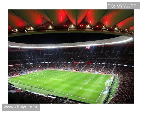 足球军哥带你领略绿茵场上的激情与荣耀，揭秘球场背后的故事与传奇