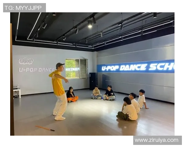 重庆街舞队默契配合揭秘探索街舞艺术背后的团队精神与创意碰撞 重庆街舞队默契配合揭秘探索街舞艺术背后的团队精神与创意碰撞